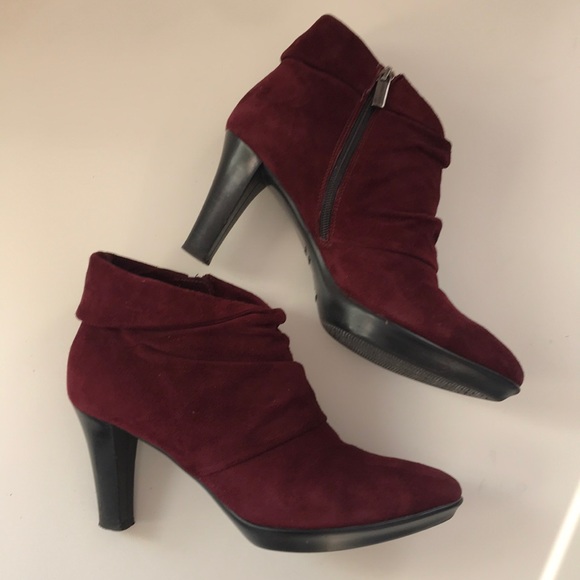 Aquatalia burgundy suede bootie. Size 9. - Picture 1 of 6